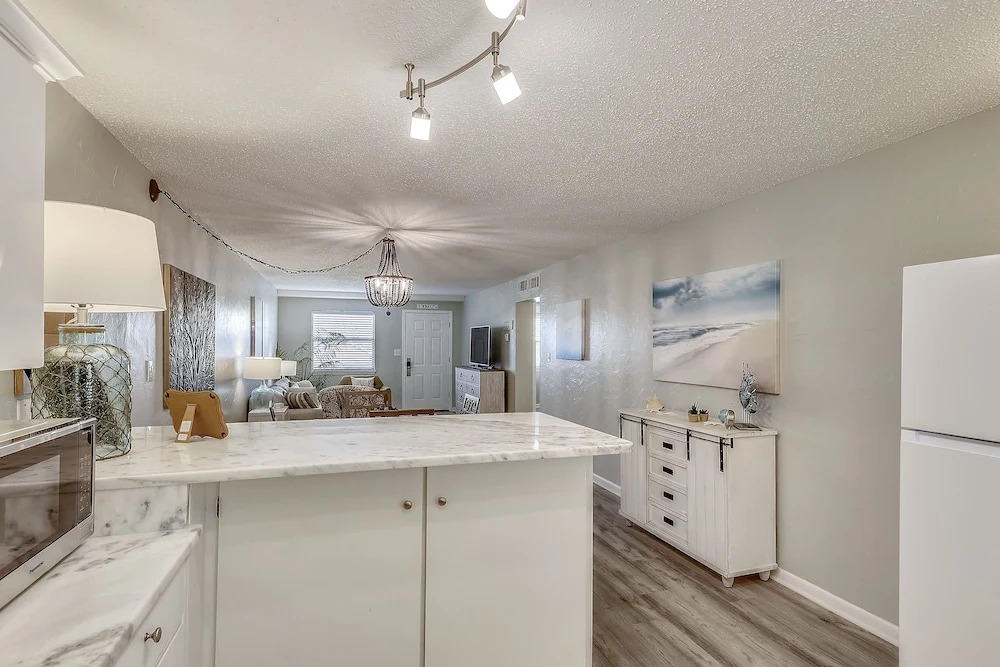 Venus 206 is a 1 BR on Okaloosa Island steps from the pool and easy beach access by RedAwning