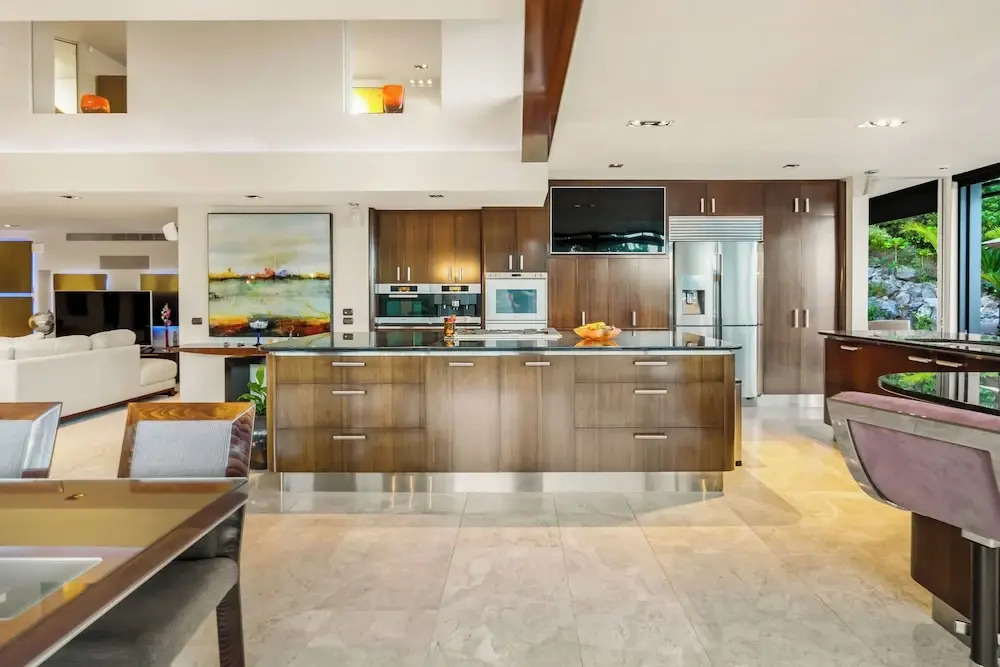 Oceanview Penthouse Suite & Beach Access