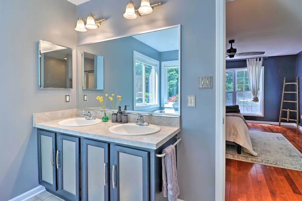 Creekside Brevard Home < 1 Mi to Downtown!