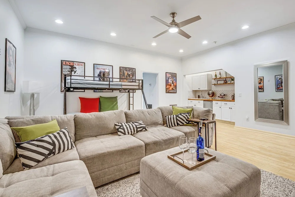 Walk to Mercedes-benz! Spacious Getaway in Atlanta