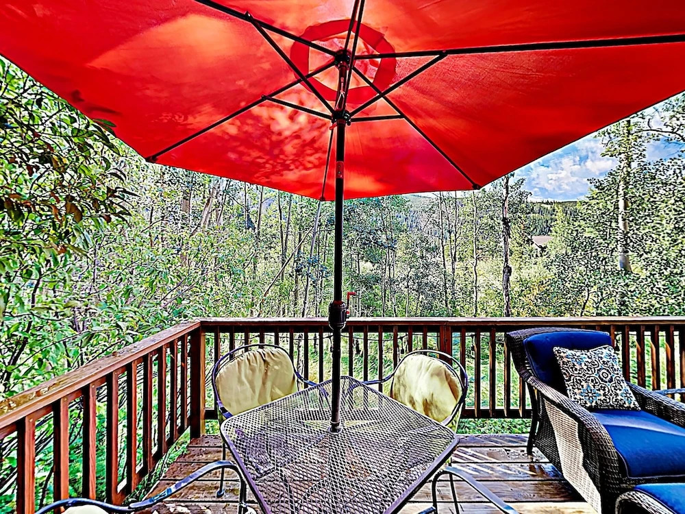 New Listing! Alpine Getaway W/ Deck, Near Skiing 3 Bedroom Home
