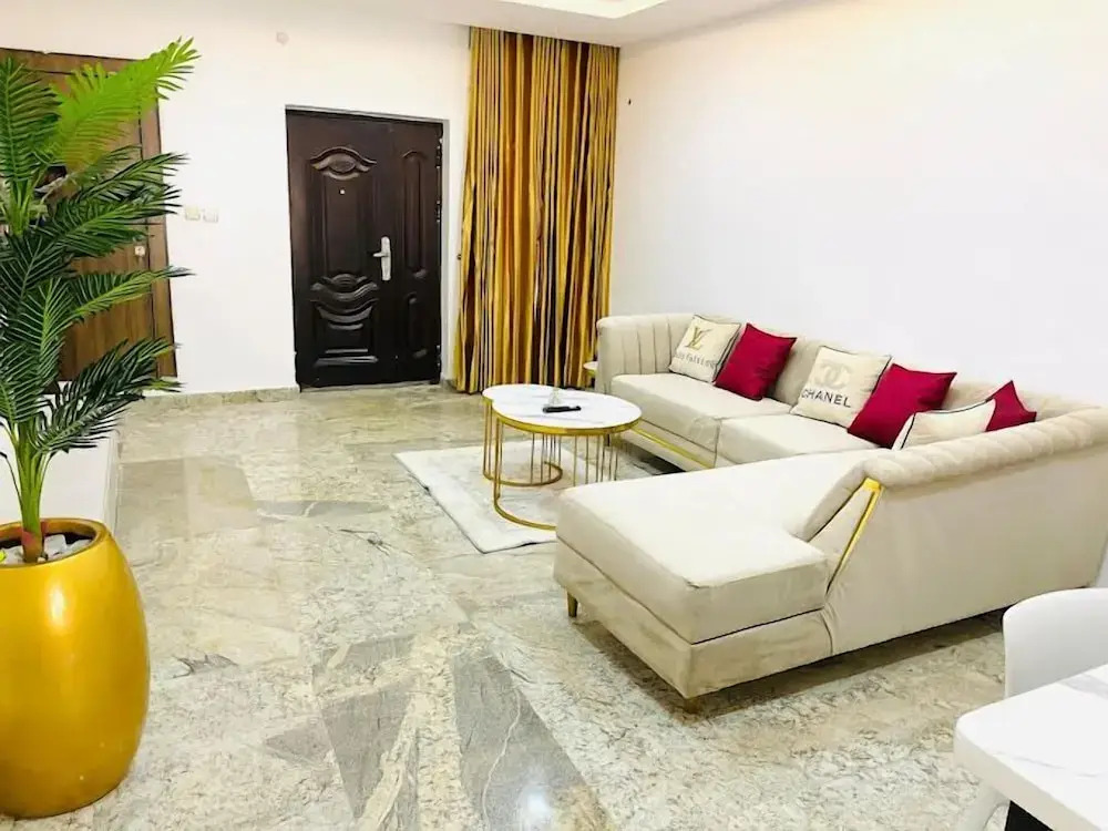 Triangle Apartment