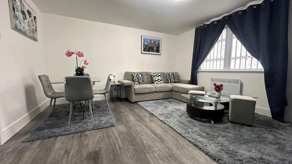 Apartment - Sleeps 6 - City Base - District Line