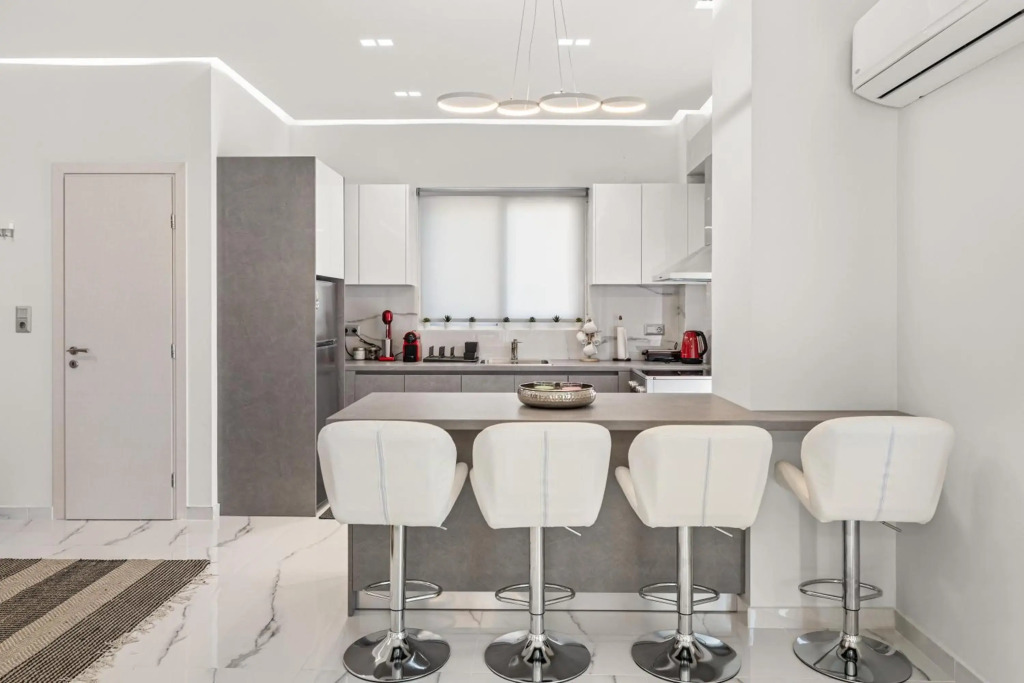 BillyMare central Glyfada apartment