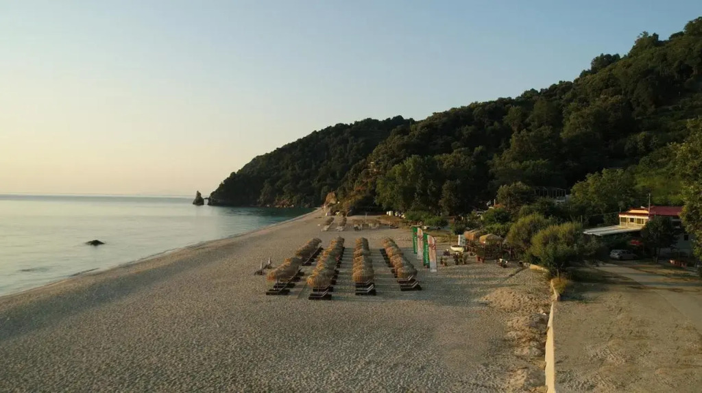 Genevieve Sea House - by the sea ....on the beach.