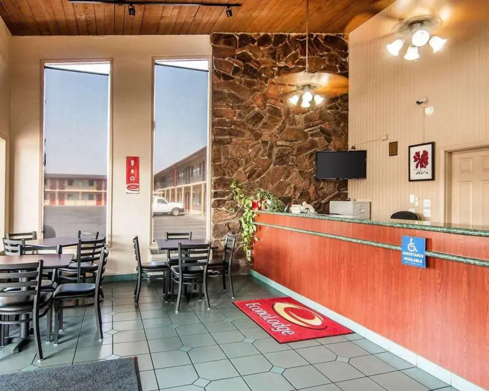 Bend Inn & Suites