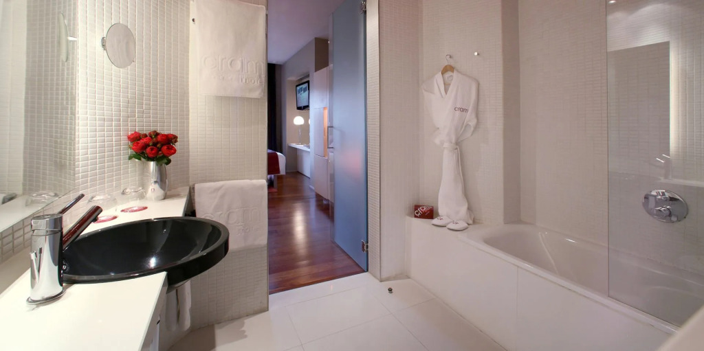 Cram Hotel