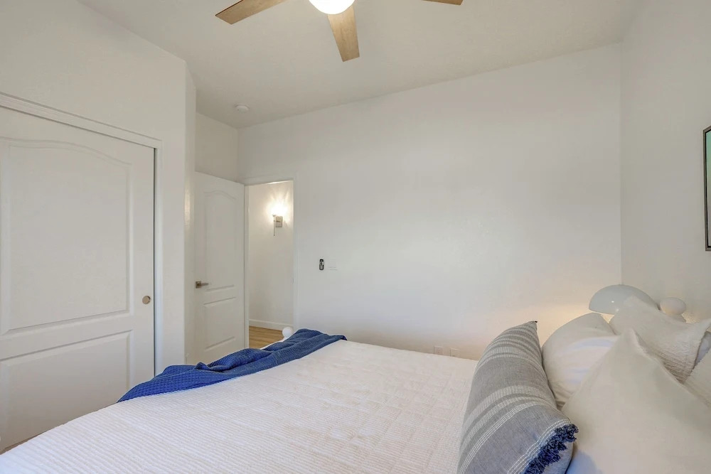 Pool + Lakefront: Upscale Glendale Getaway