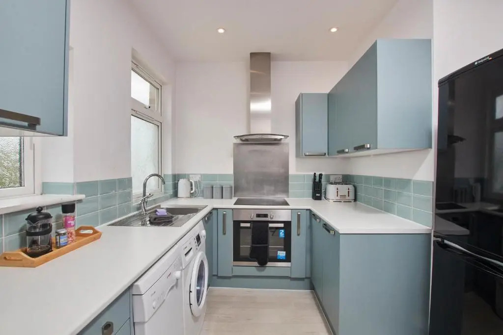 Fantastic Central Stratford 2BR Apartment wParking