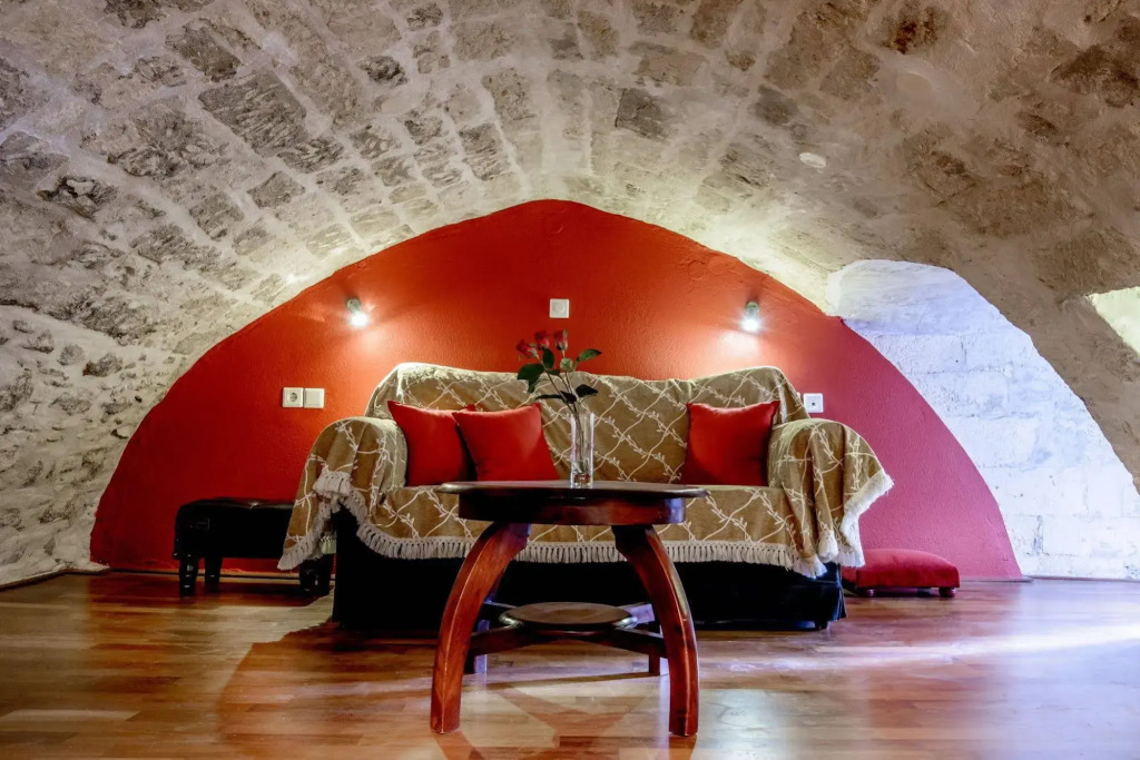 Leo Hotel