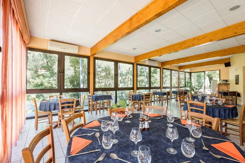 Logis Hotel Restaurant Auberge Les Rives de lArzon