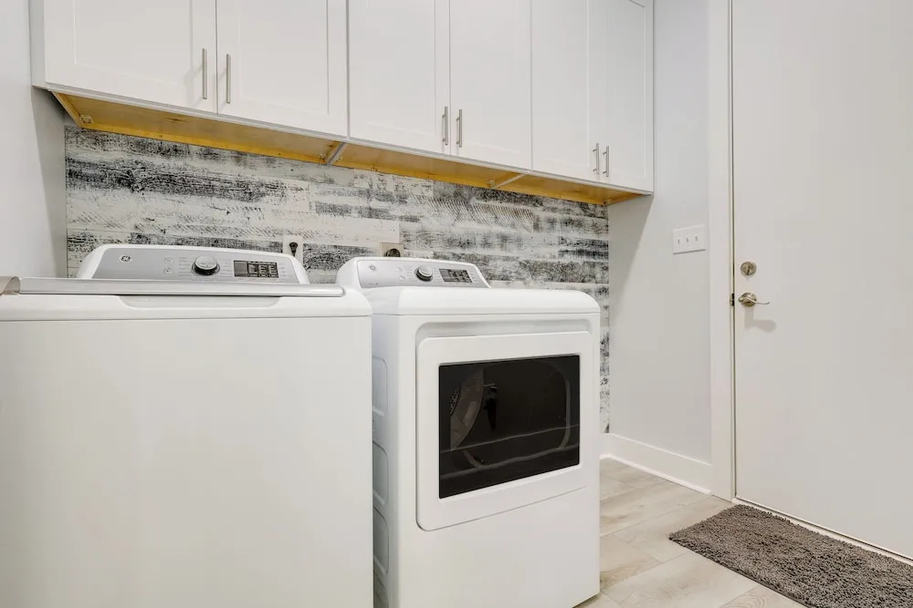 Bright Foley Home w/ Patio - 7 Mi to Wharf & Beach