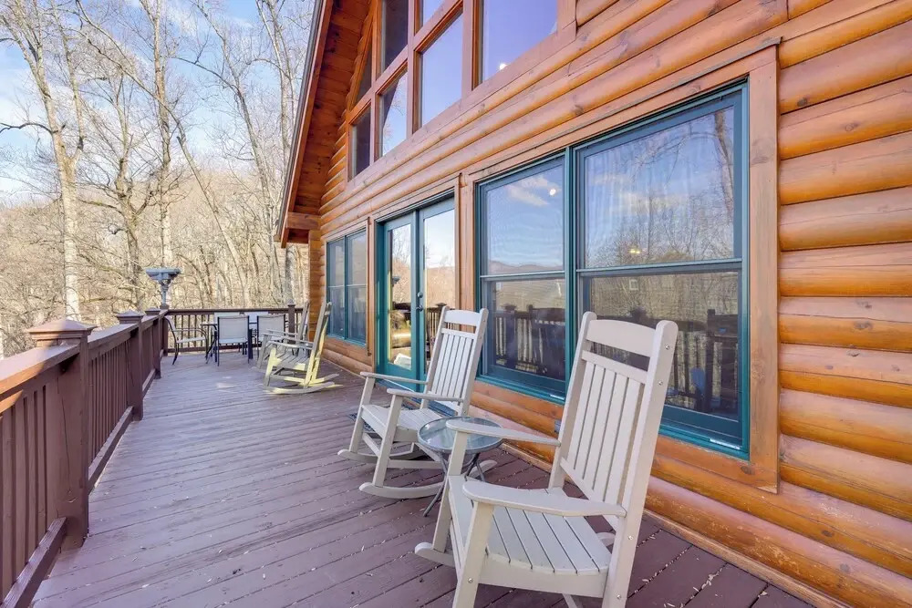 Luxe Mtn-view Cabin w/ Resort Perks in Jasper!