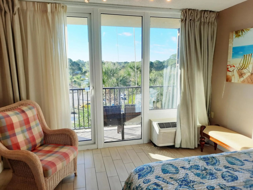 Lovely Sandestin Resort Studio with Balcony and Beautiful View