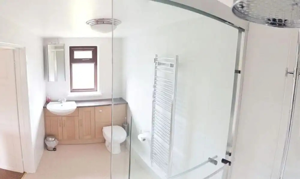 3 Bed Cottage-Sleeps 6-Garden-Hot Tub-Games Room