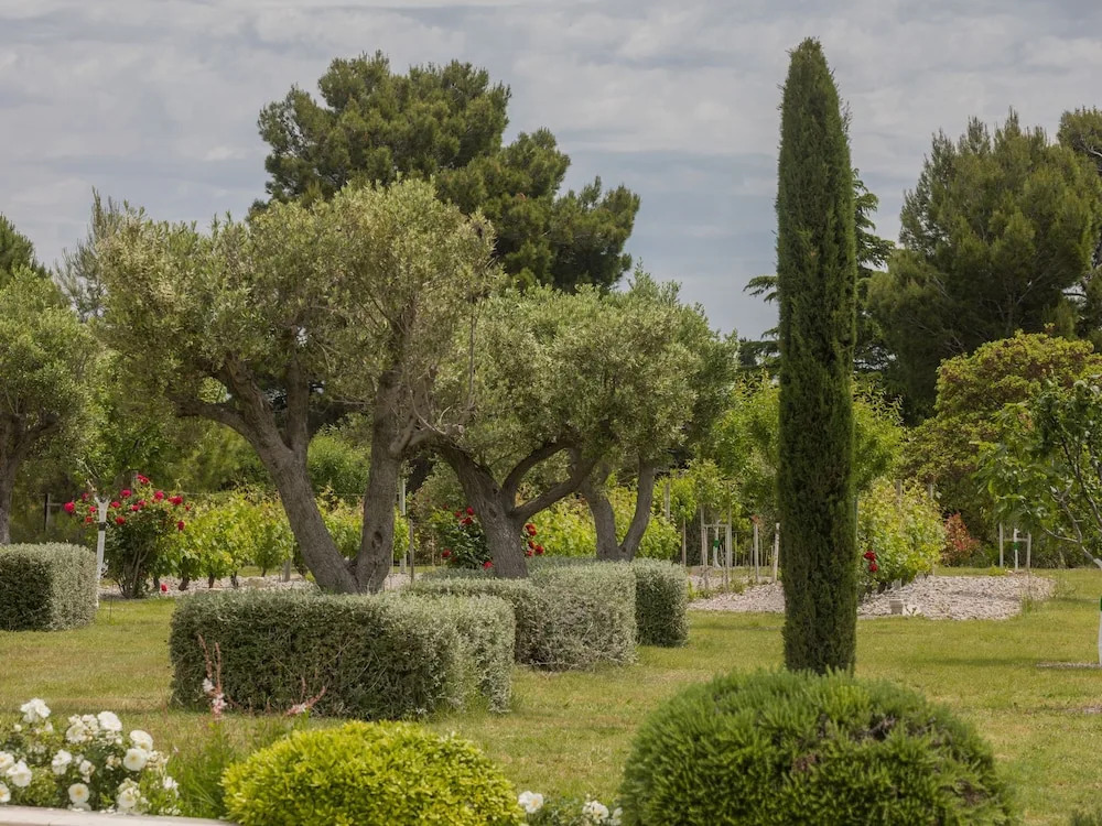 Stunning Villa With Heated Private Swimming Pool in Peaceful Location