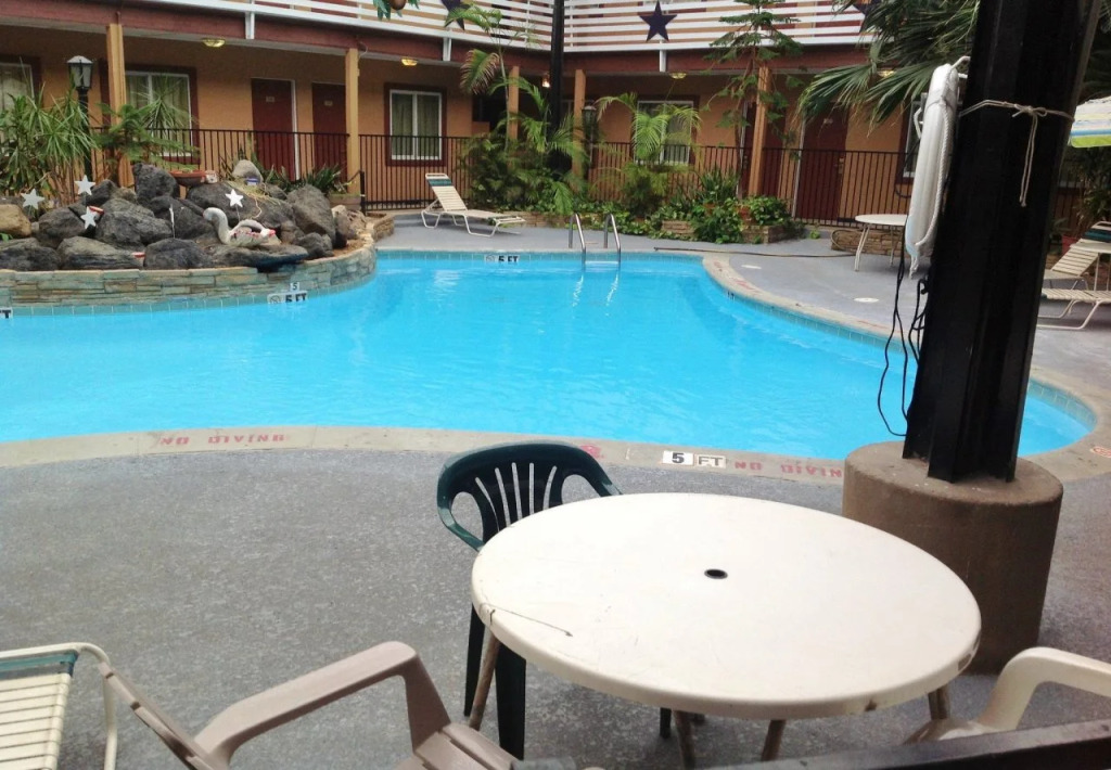 Budget Host Inn