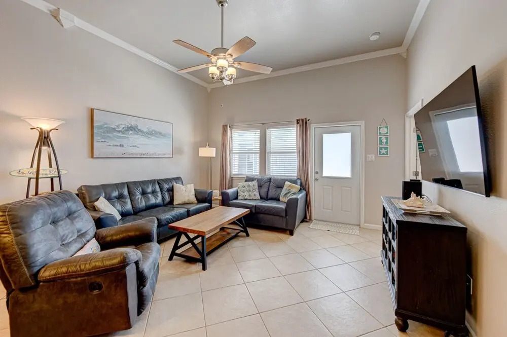 The Lah De Dah Sh302 2 Bedroom Condo by Redawning