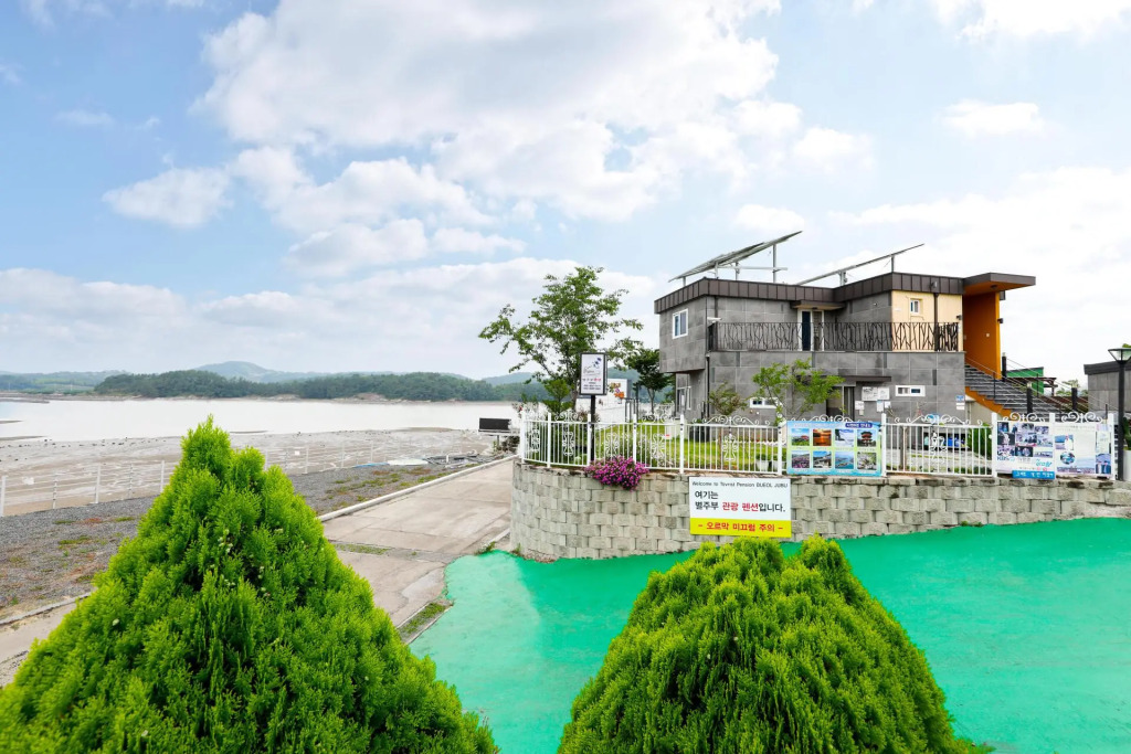 Bitoseom Byeoljubu Pension