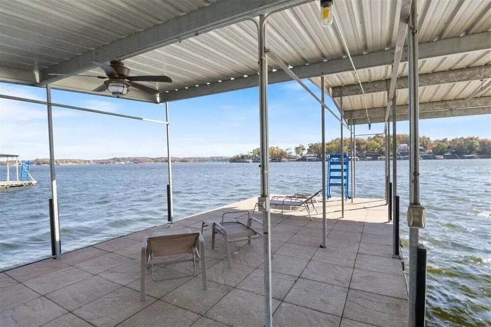 2 Lakefront Homes: Wide Decks, Great View