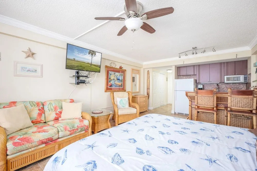 Hawaiian Inn 238 by Distinctive Beach Rentals