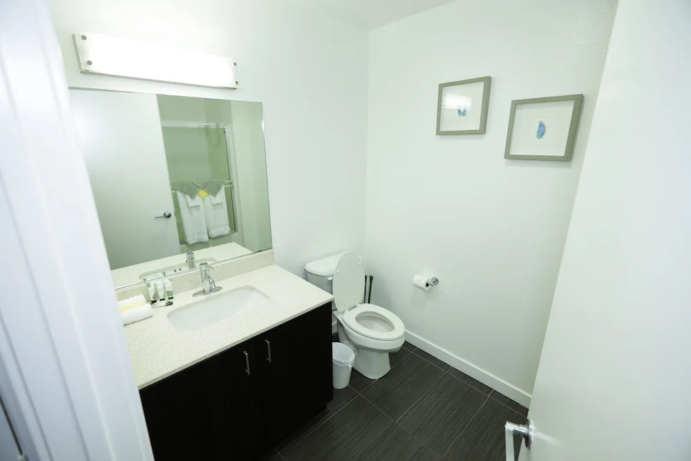 Hollywood Ace Residences