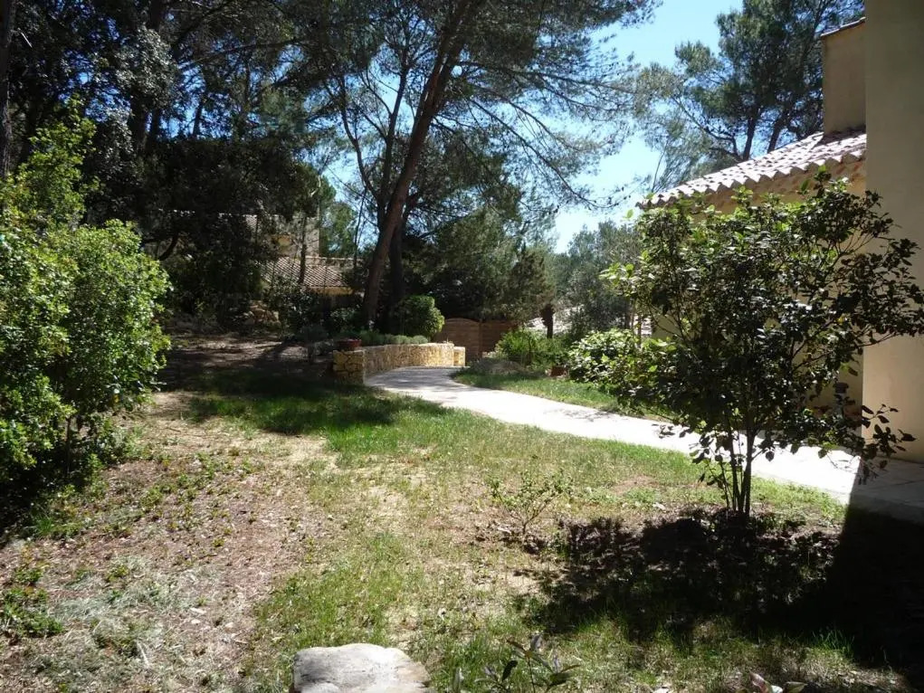 Gite "Sous les pins de Nages"