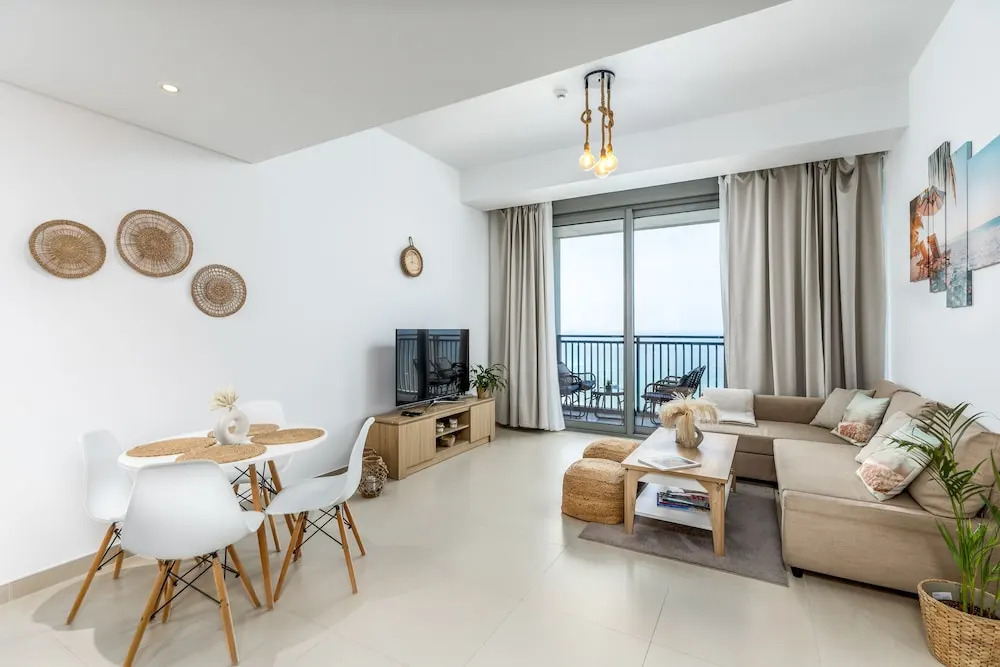 Waves Holiday Home - Jaw-Dropping Sea View From This Comfy Retreat