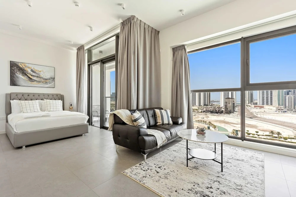 Silkhaus Chic Studio Private Beach Pixel Tower