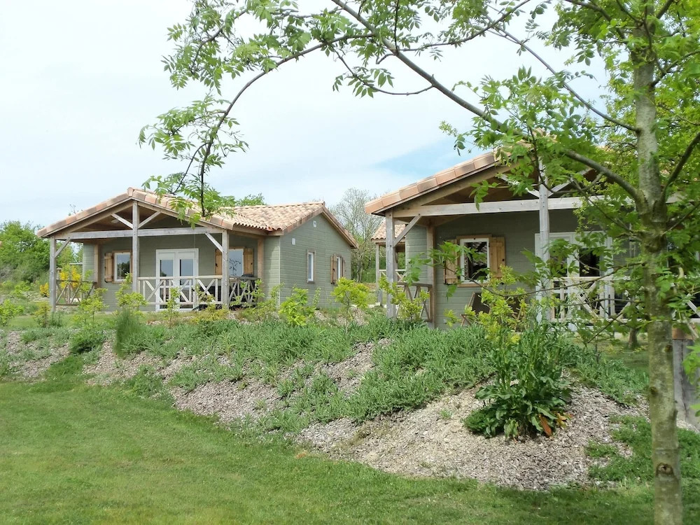 Bungalow With 3 Bedrooms in La Chapelle-hermier, With Pool Access, Furnished Terrace and Wifi - 12 km From the Beach