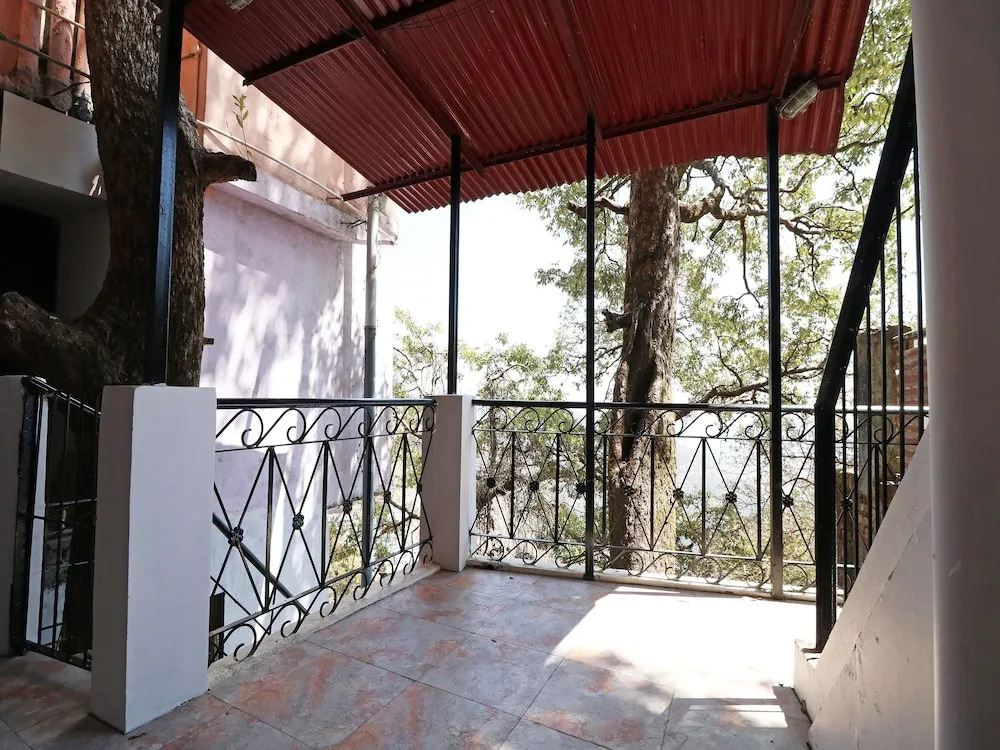 OYO 12691 Hotel Green Leaf