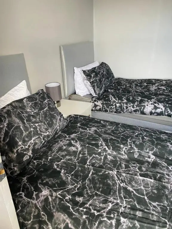 Stylish & Modern 4 Bedroom sleep 8