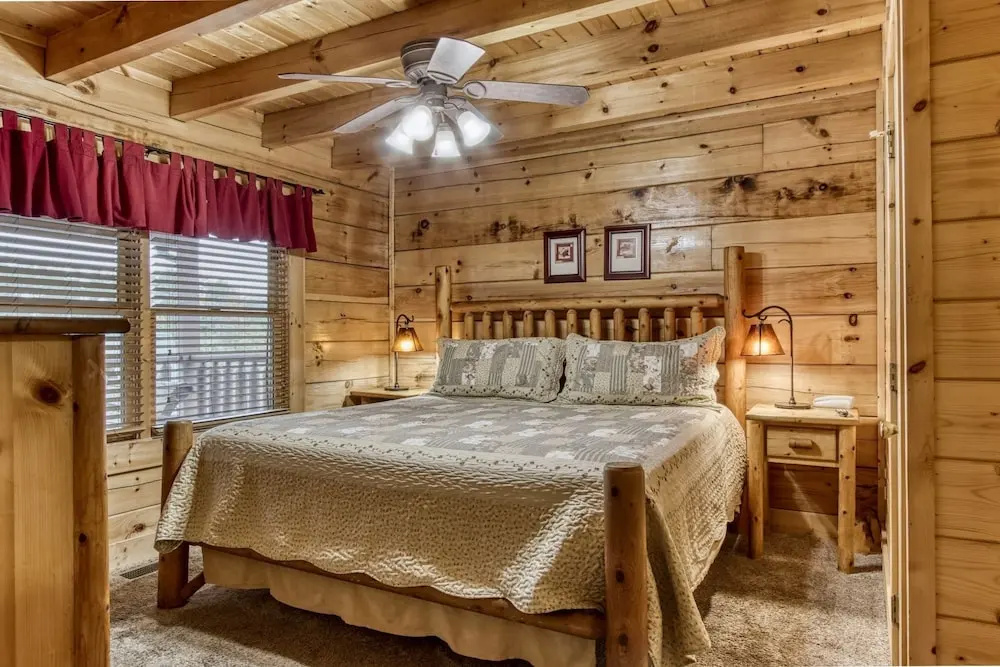 ERN819 - Mountain Majesty - Great Location! Close to All the Action! cabin