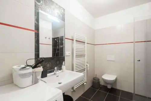 Kent Ridge Loft, Sokolska