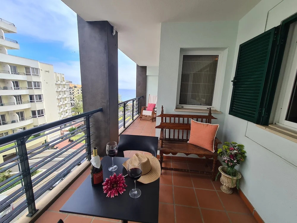 Seaside Escape - 3 Bedroom Apartment Sleeps 6