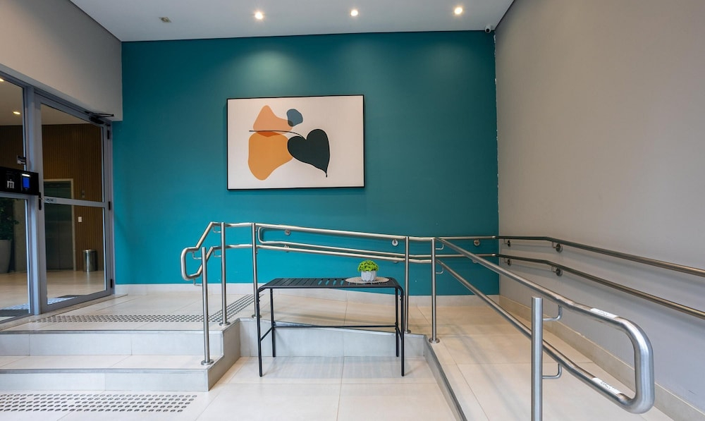 Stay Steps fr/ the Metro and Ibirapuera Mall in Indianopolis - Noes