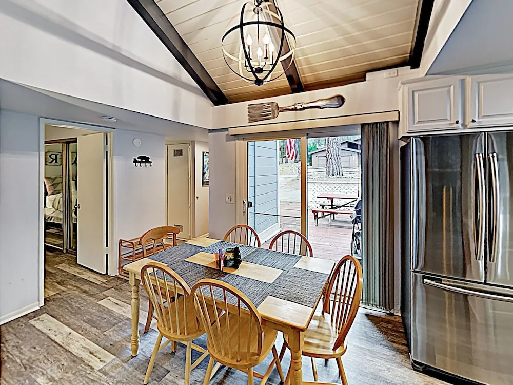 Walk To Slopes! Mountain W/ Private Hot Tub 3 Bedroom Home