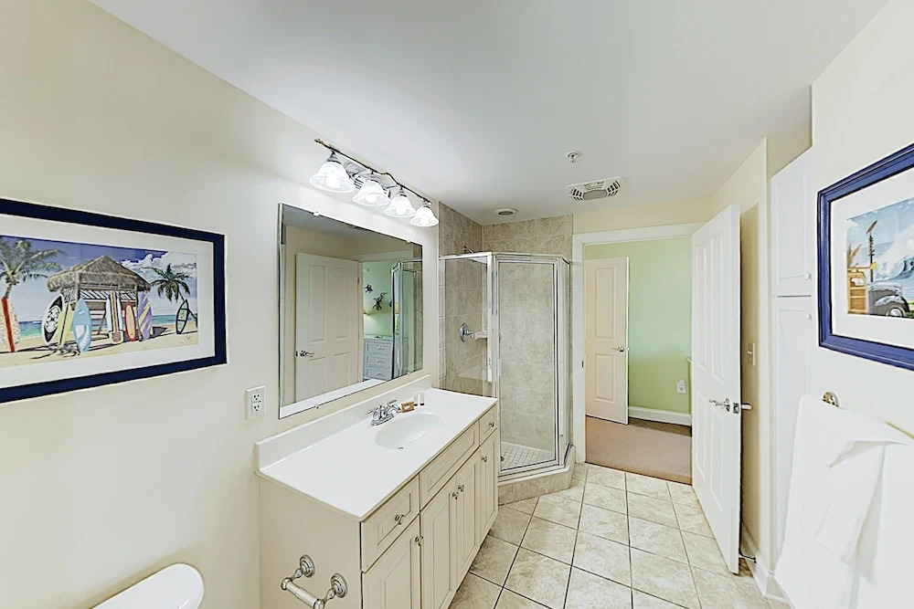 Beachfront W/ Pool & Ocean-view Balcony 3 Bedroom Condo