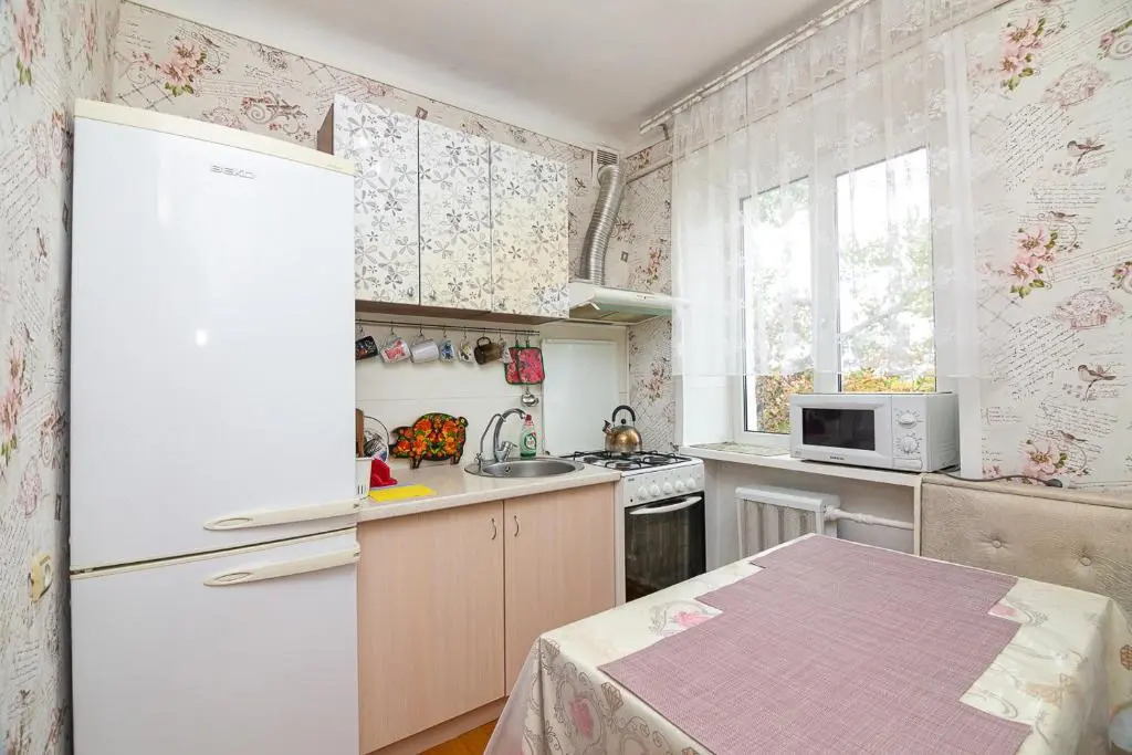 Comfortable apartments on Hrushevskogo street near 16 city hospital