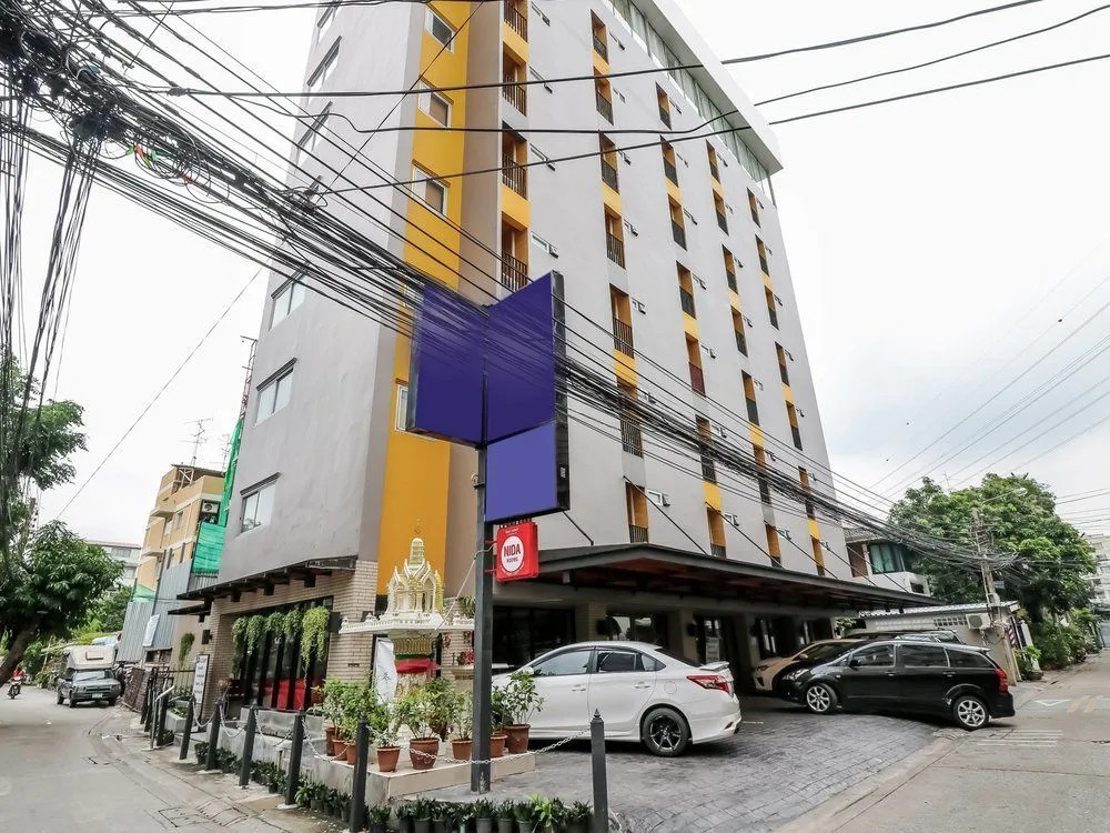 Ratchada Point Hotel