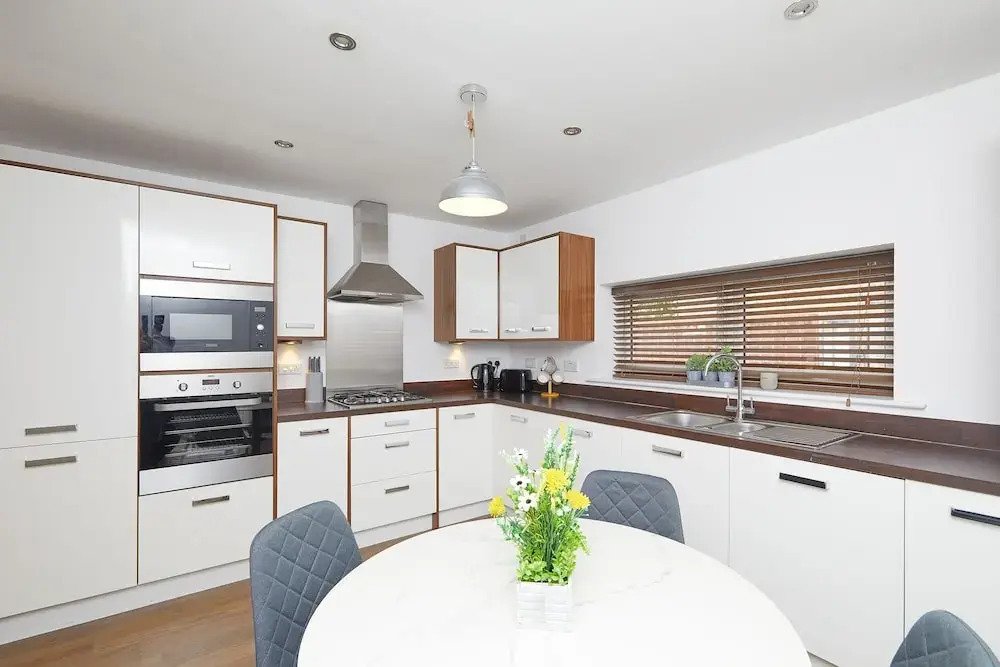 Derby City 3 Bed House- Roof Terrace