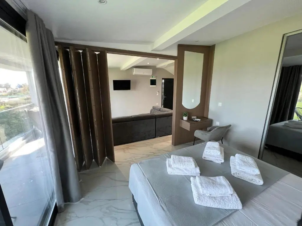 V luxury Suites