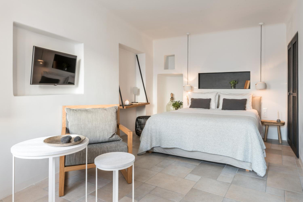 Porto Fira Suites
