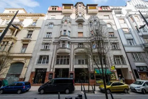 Rainbow Pearl Apartment at St Stephen s Basilica