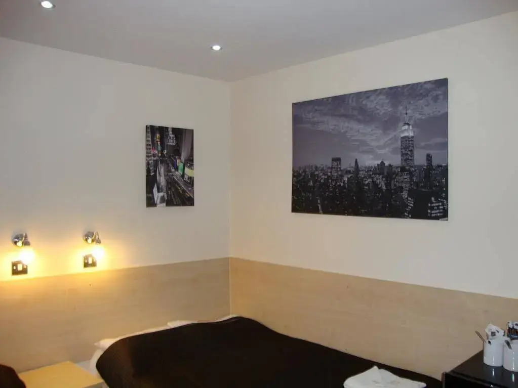 Metro Hotel