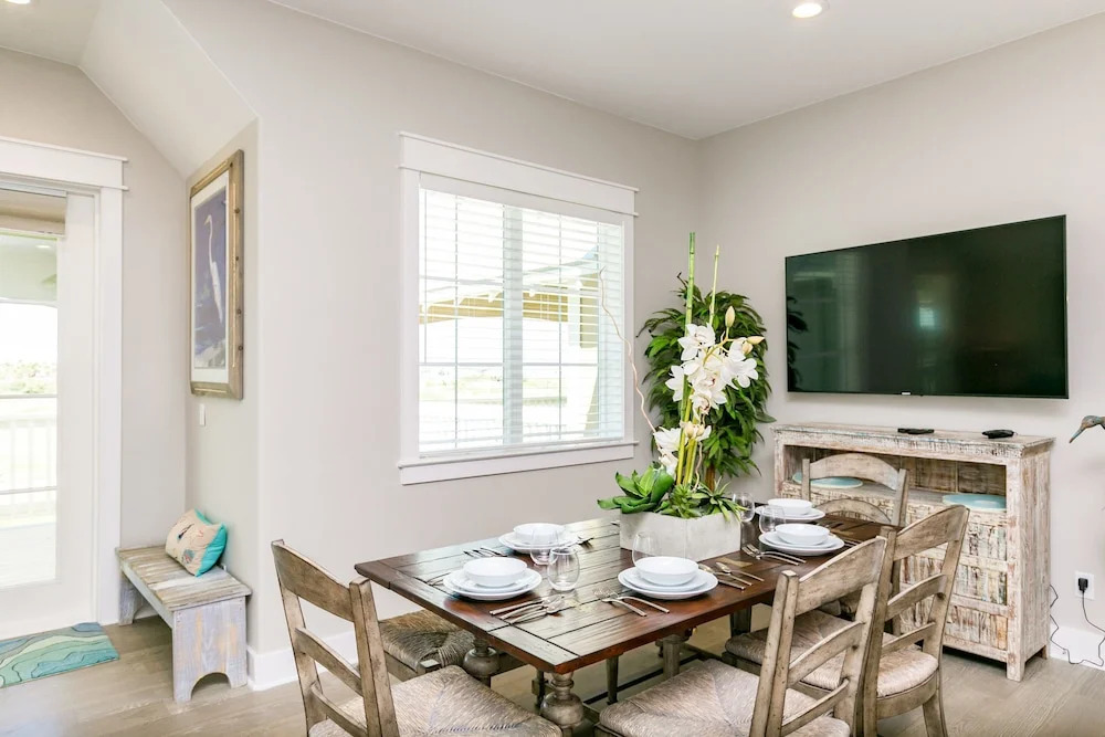 137 Sunset Ave Townhouse Building 1 Unit B 3 Bedrooms 3.5 Bathrooms To