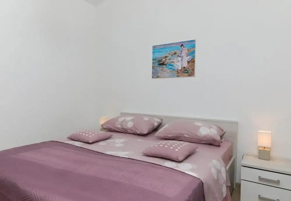 Irena - Secluded Paradise - H