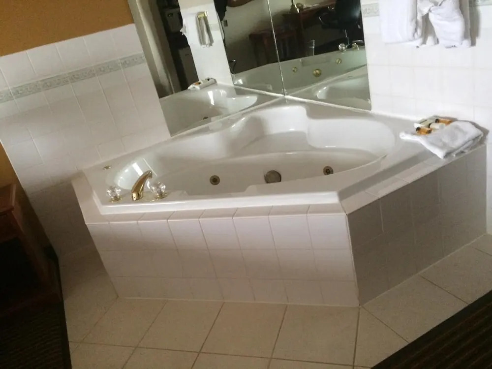 Foxwood Inn and Suites