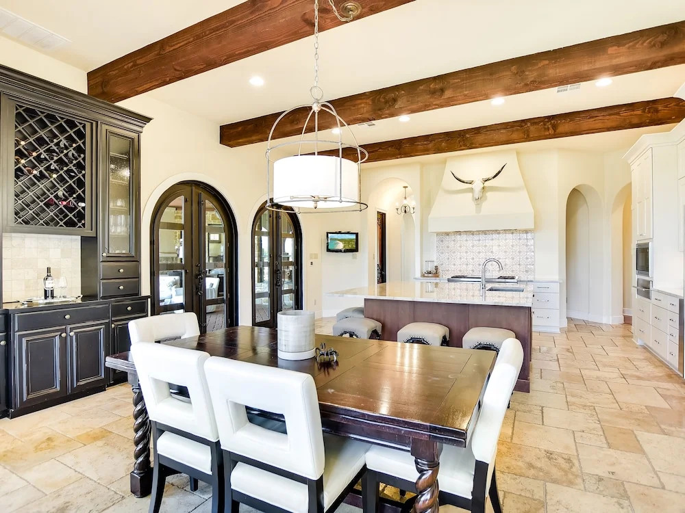 The Arrive Sunrise Estate On Lake Austin 5 Bedroom Estate