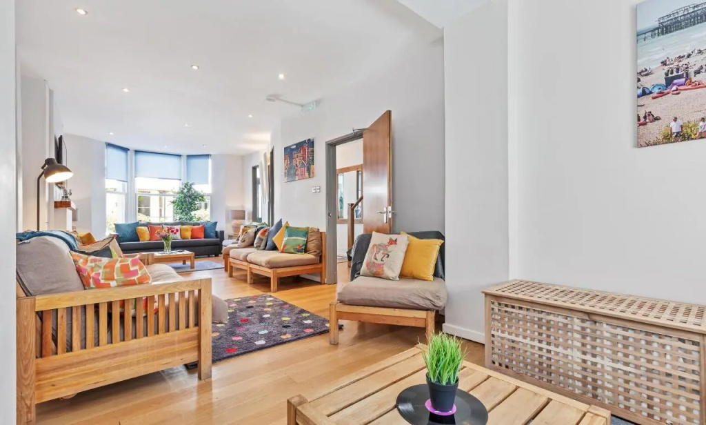 Sunshine Central House | Large luxury group house | Roof terrace | Fast Wifi